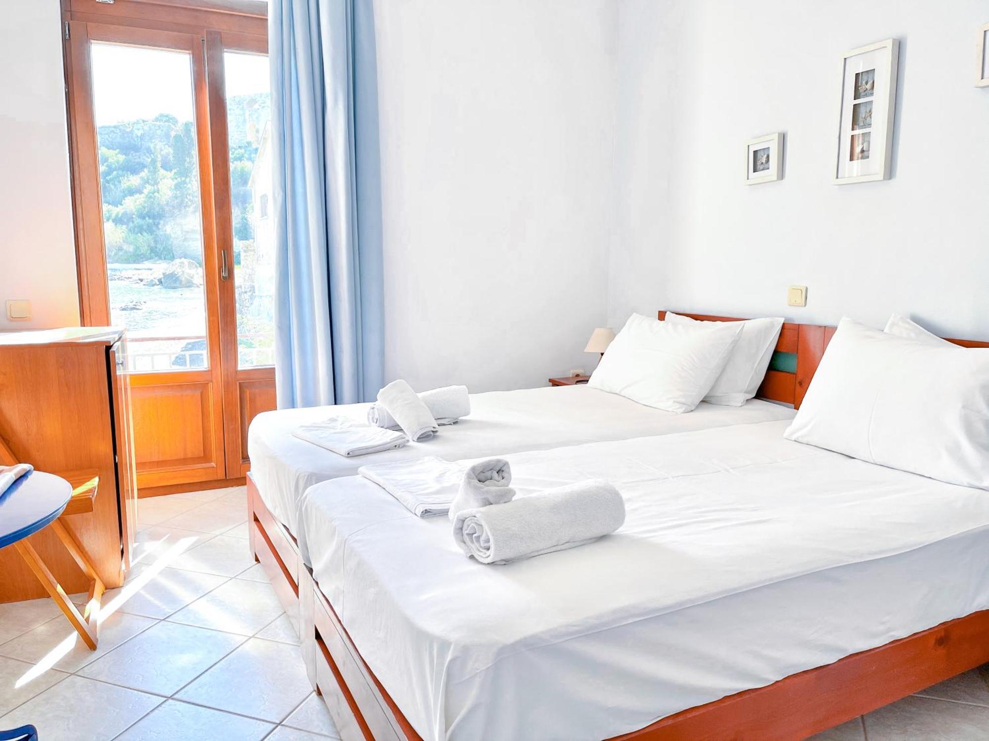 Xenios Zeus Rooms Koróni Buitenkant foto