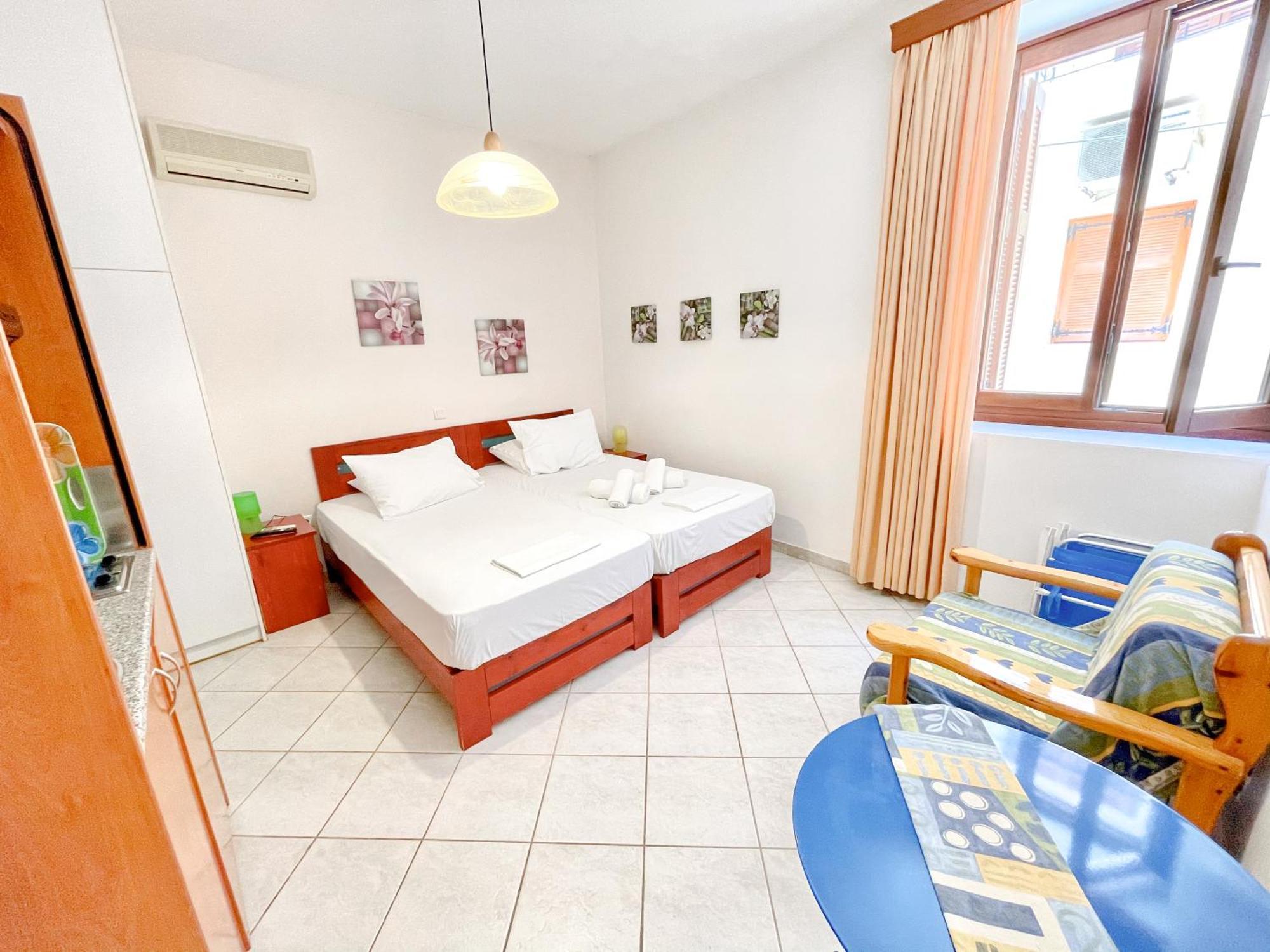 Xenios Zeus Rooms Koróni Buitenkant foto