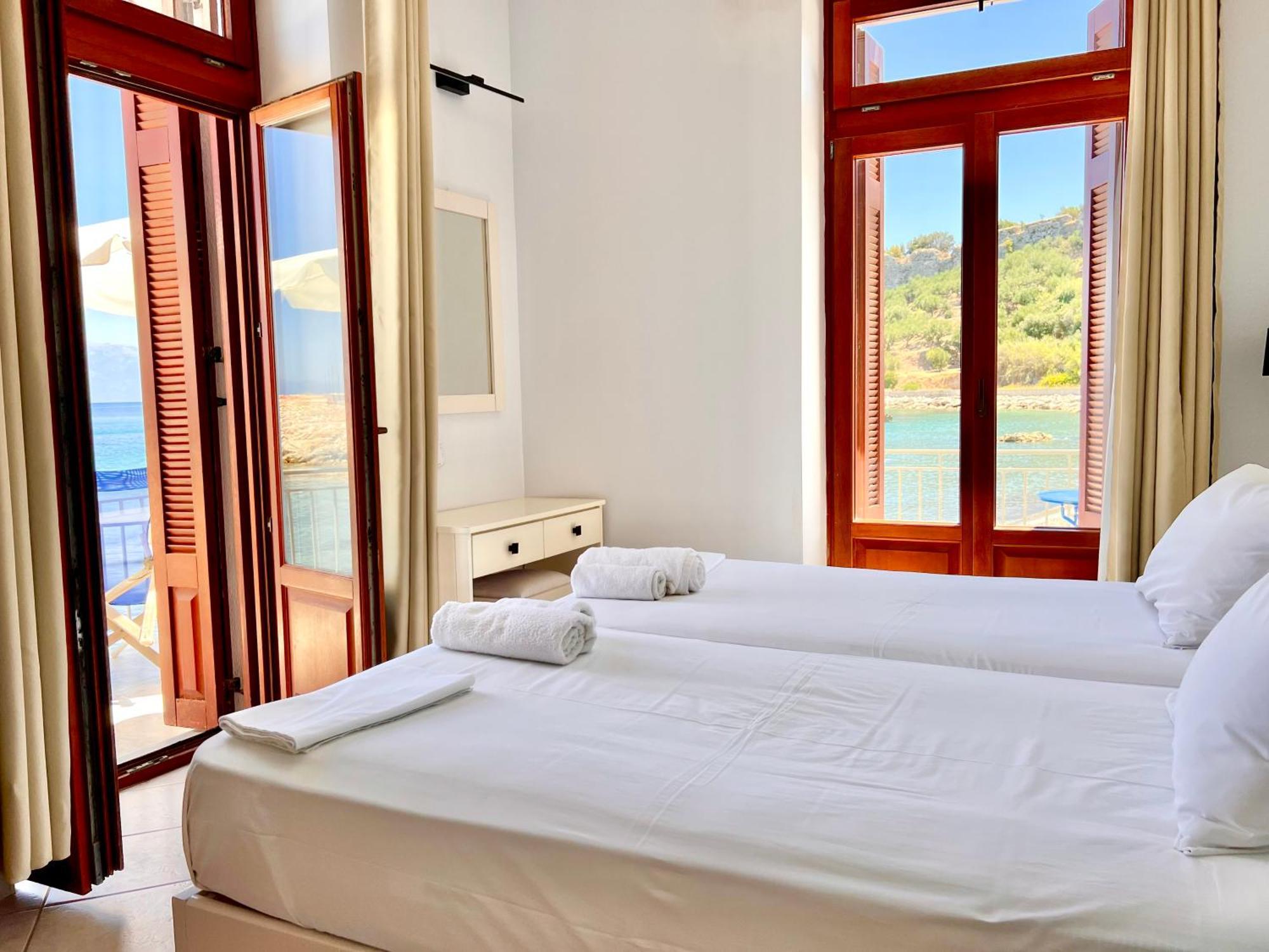 Xenios Zeus Rooms Koróni Buitenkant foto