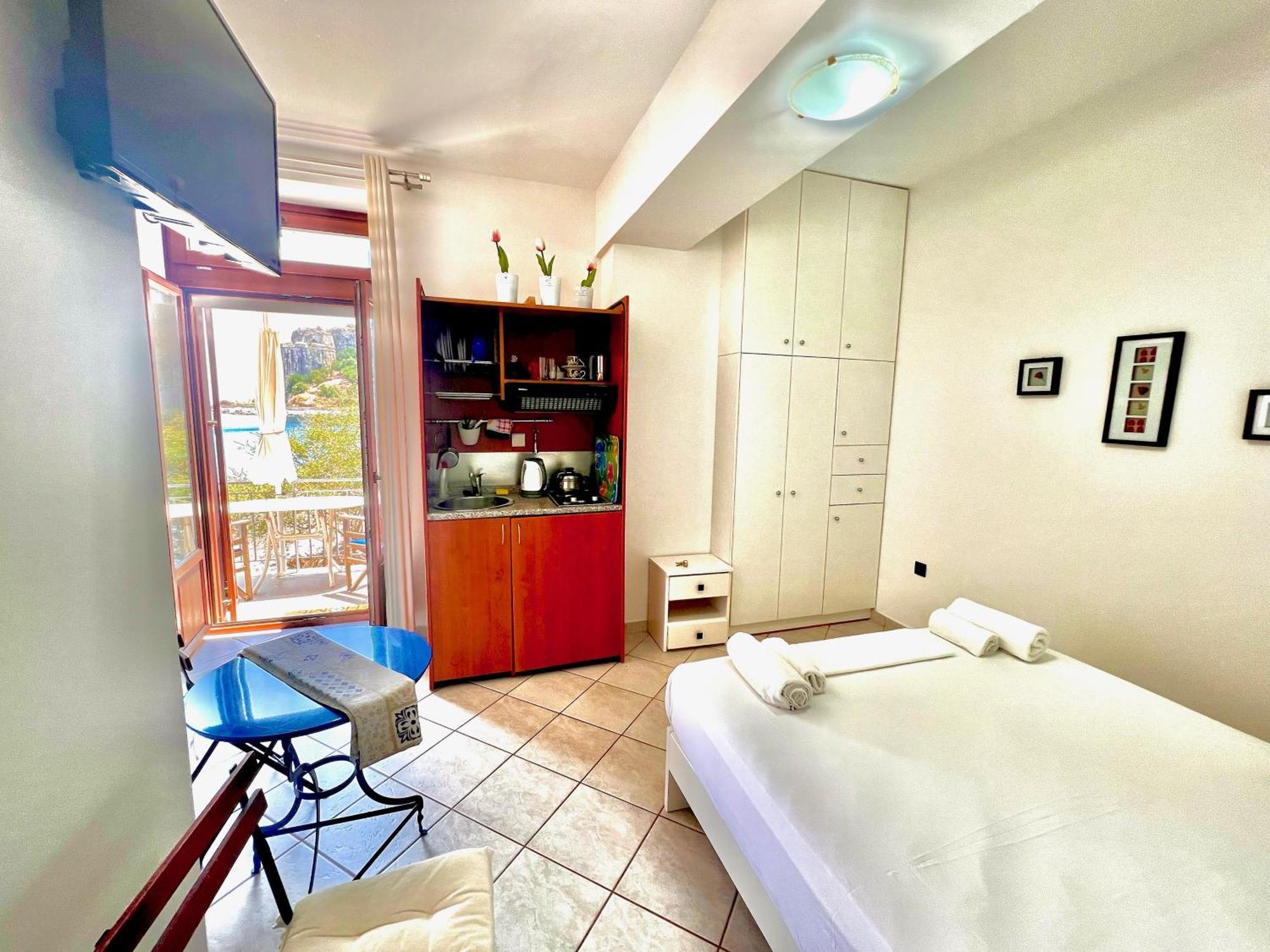 Xenios Zeus Rooms Koróni Buitenkant foto