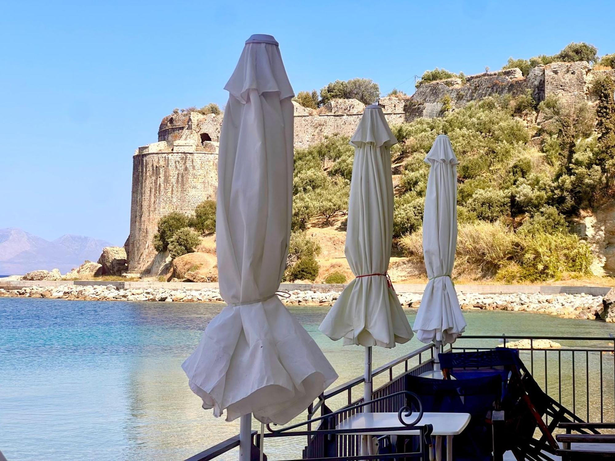 Xenios Zeus Rooms Koróni Buitenkant foto
