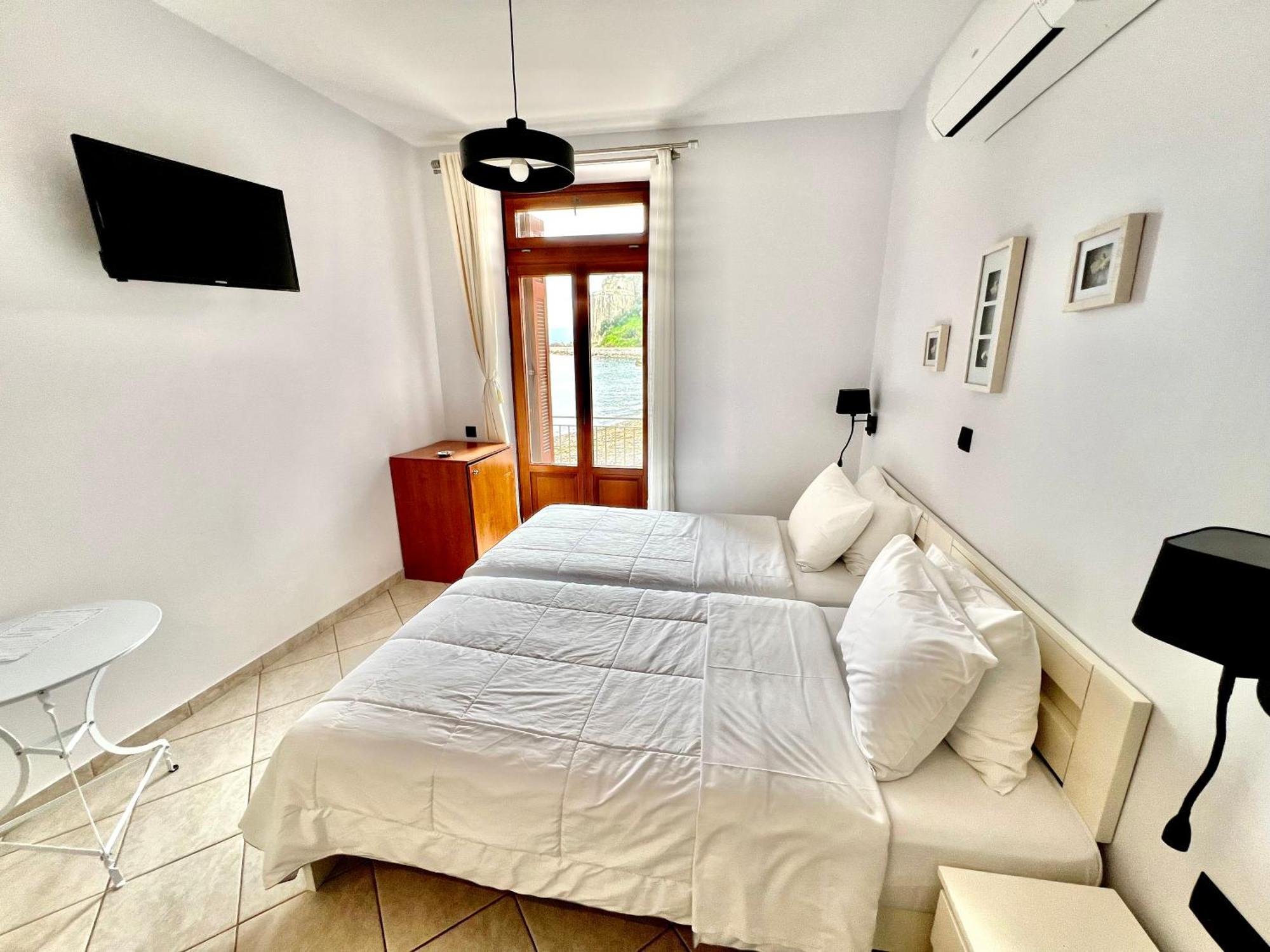 Xenios Zeus Rooms Koróni Buitenkant foto